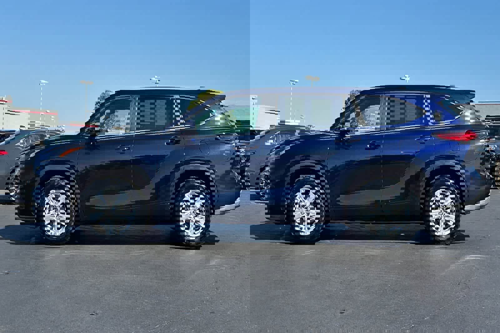 Certified 2023 Toyota Highlander L image 9