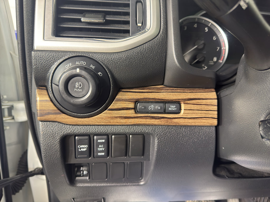 Used 2020 Nissan Titan SL w/ Moonroof Package RWD image 16