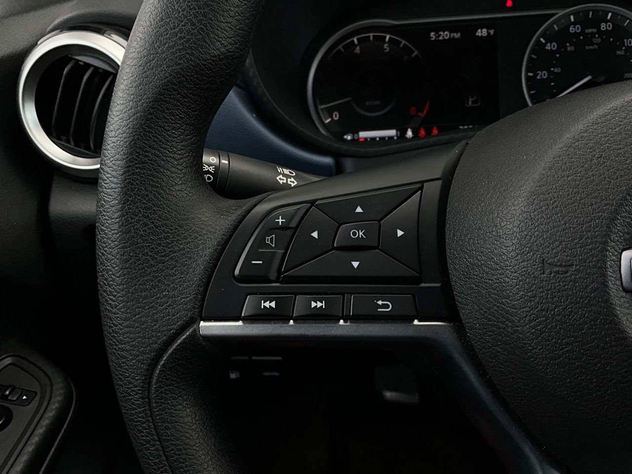 Used 2025 Nissan Versa SV image 29