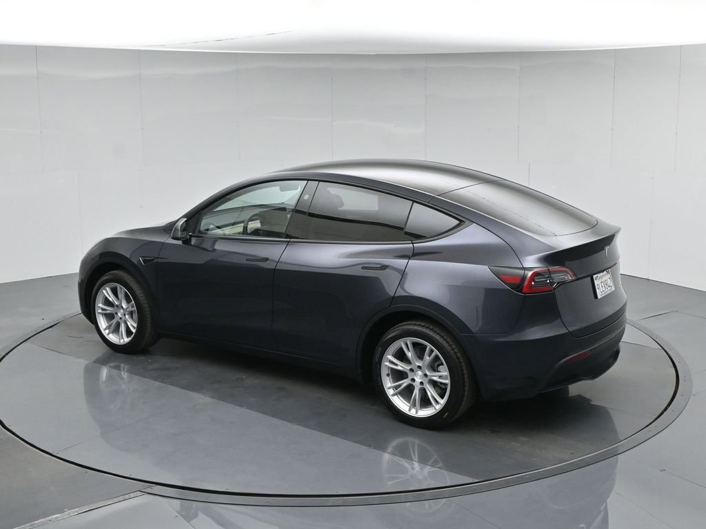 Used 2024 Tesla Model Y Long Range image 39