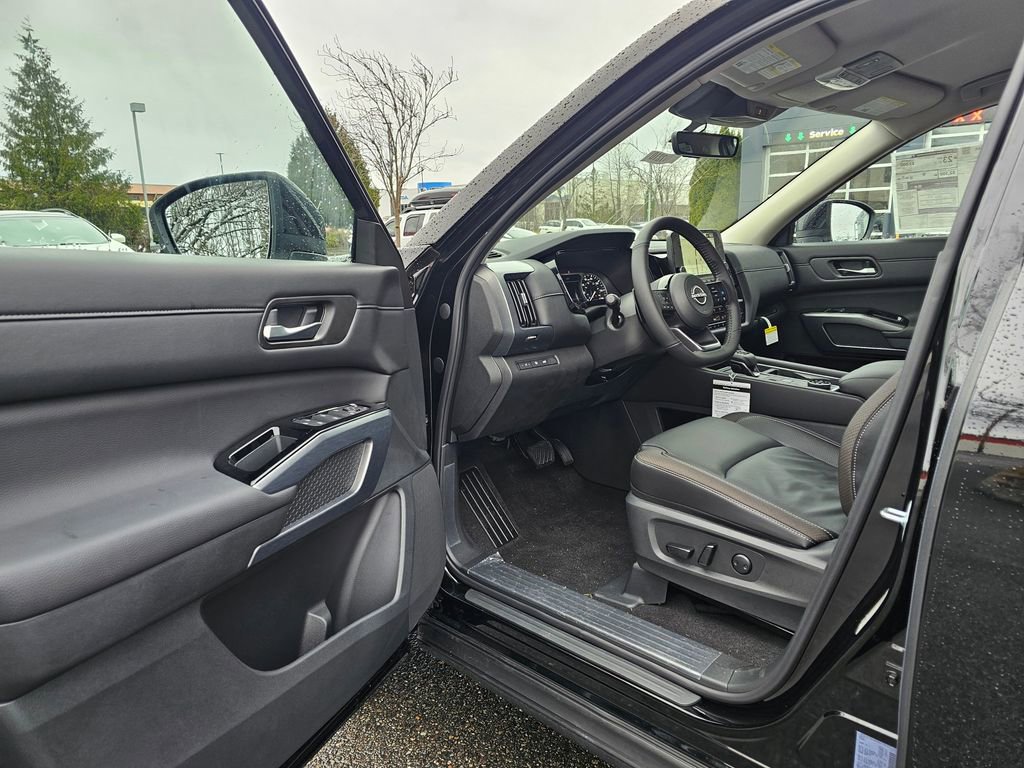 New 2025 Nissan Pathfinder SL image 15