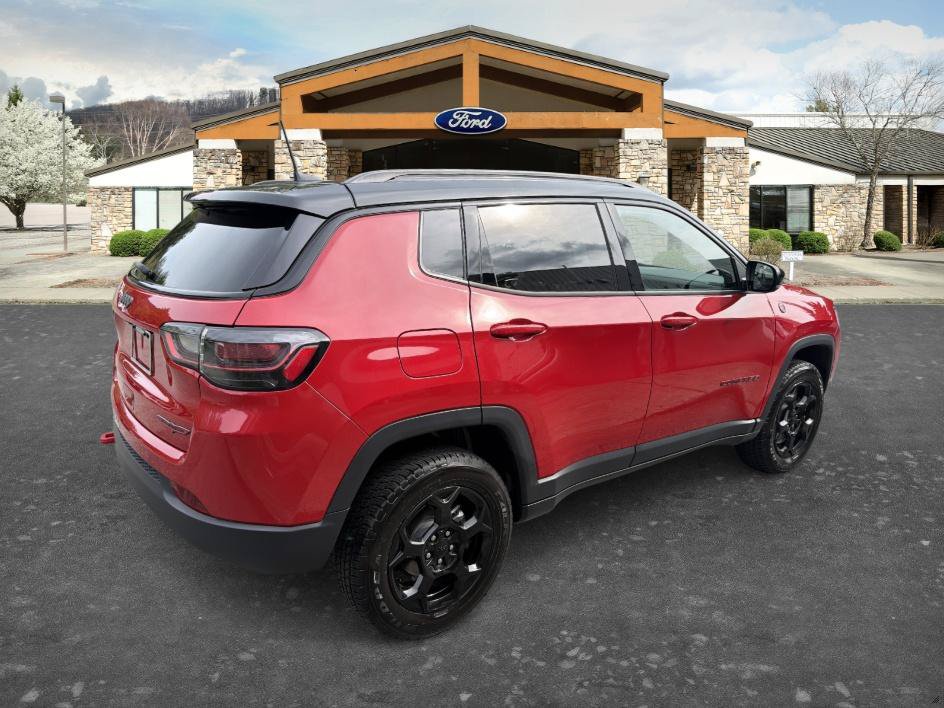 Used 2023 Jeep Compass Trailhawk w/ Trailhawk Elite Group AWD/4WD image 5