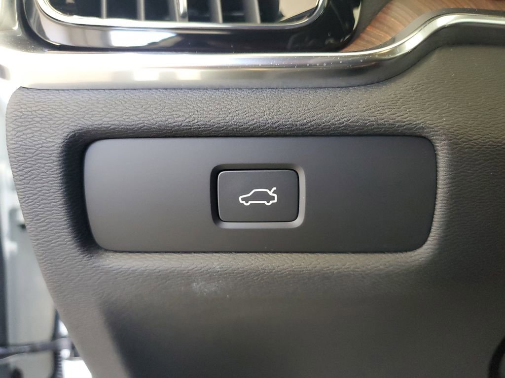 New 2025 Volvo V60 B5 Cross Country Ultra w/ Protection Package Premier image 33