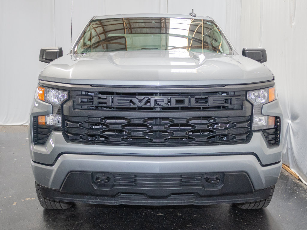 Used 2025 Chevrolet Silverado 1500 Custom AWD/4WD image 2
