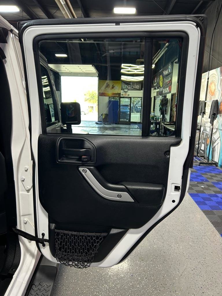 Used 2017 Jeep Wrangler Unlimited Sahara w/ Connectivity Group image 17