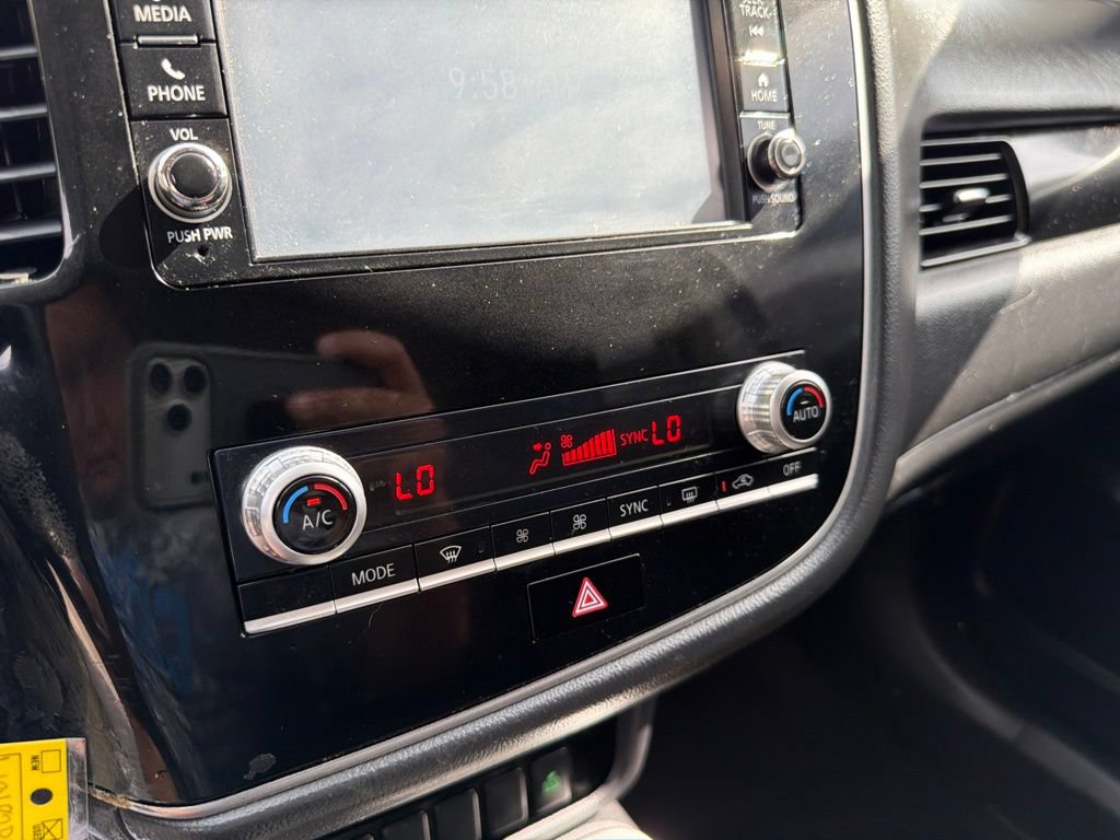Used 2020 Mitsubishi Outlander SE AWD/4WD image 22