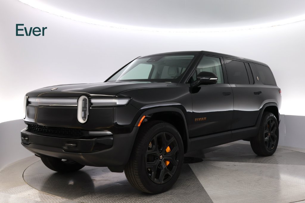 Used 2026 Rivian R1S Premium Tri AWD/4WD image 2