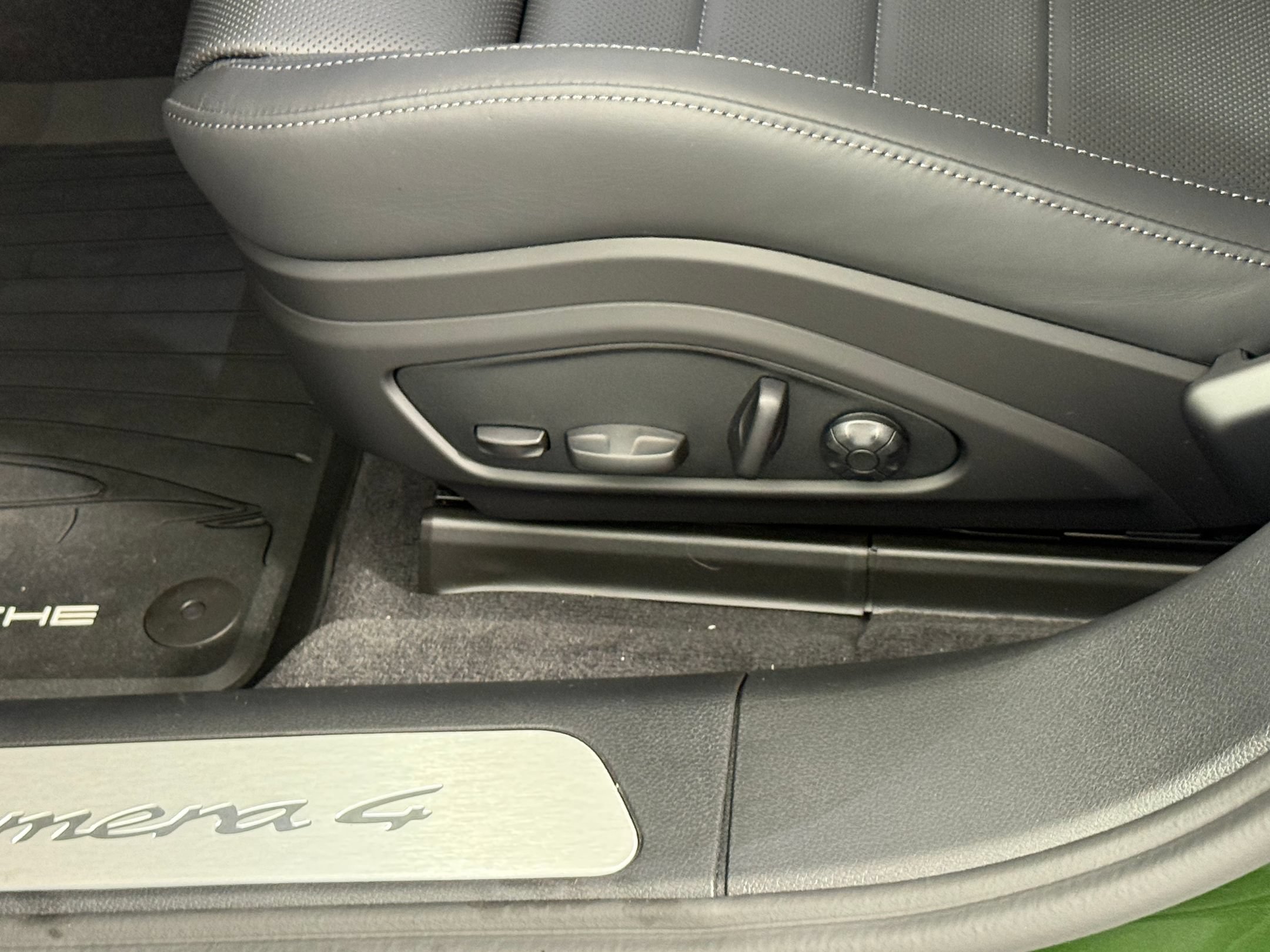 Certified 2026 Porsche Panamera image 15