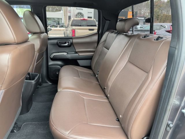 Used 2016 Toyota Tacoma Limited w/ Towing Package image 33