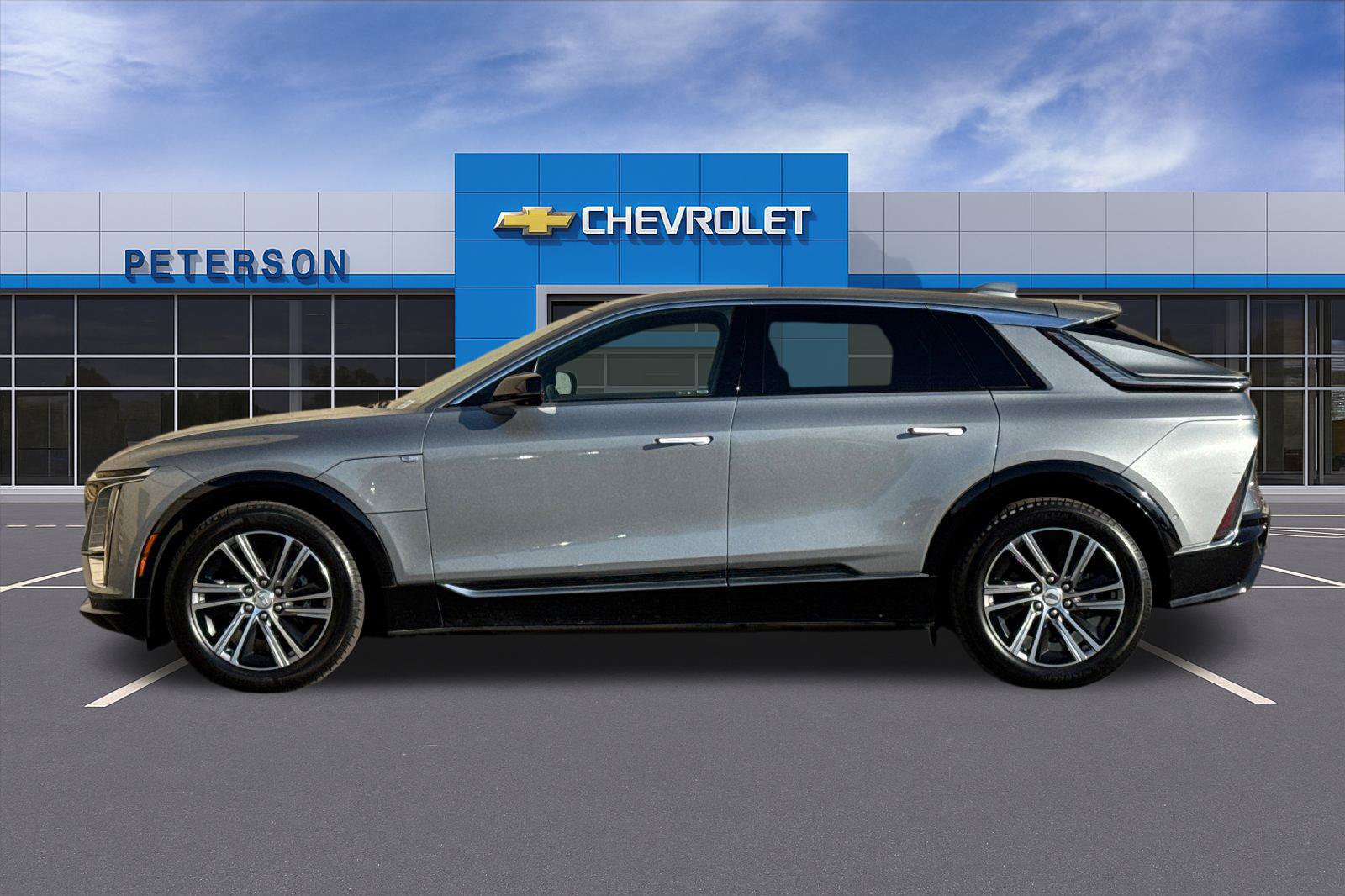 Used 2024 Cadillac Lyriq Luxury AWD/4WD image 7