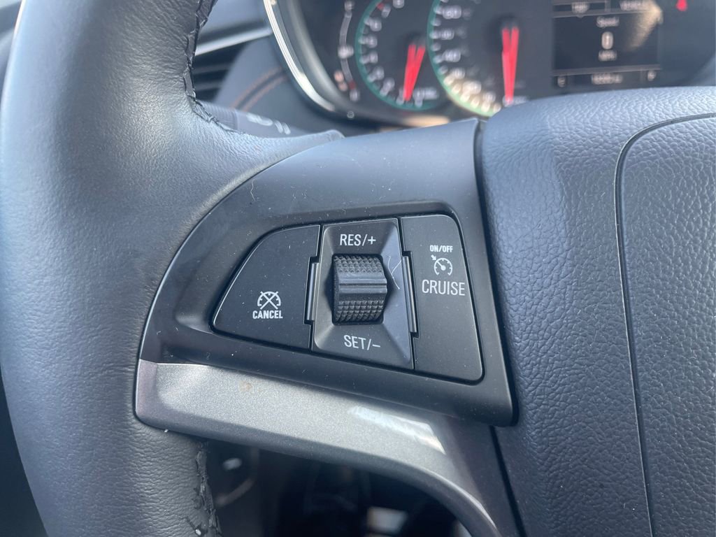 Used 2022 Chevrolet Trax LT w/ LT Convenience Package image 27