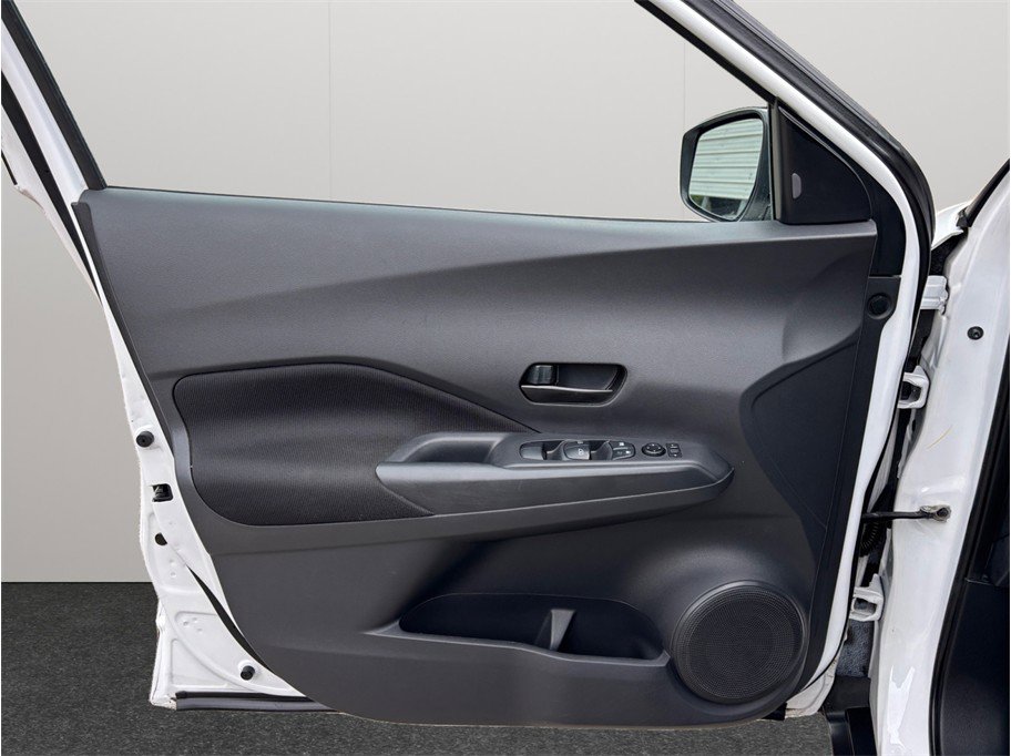 Used 2021 Nissan Kicks S FWD image 17