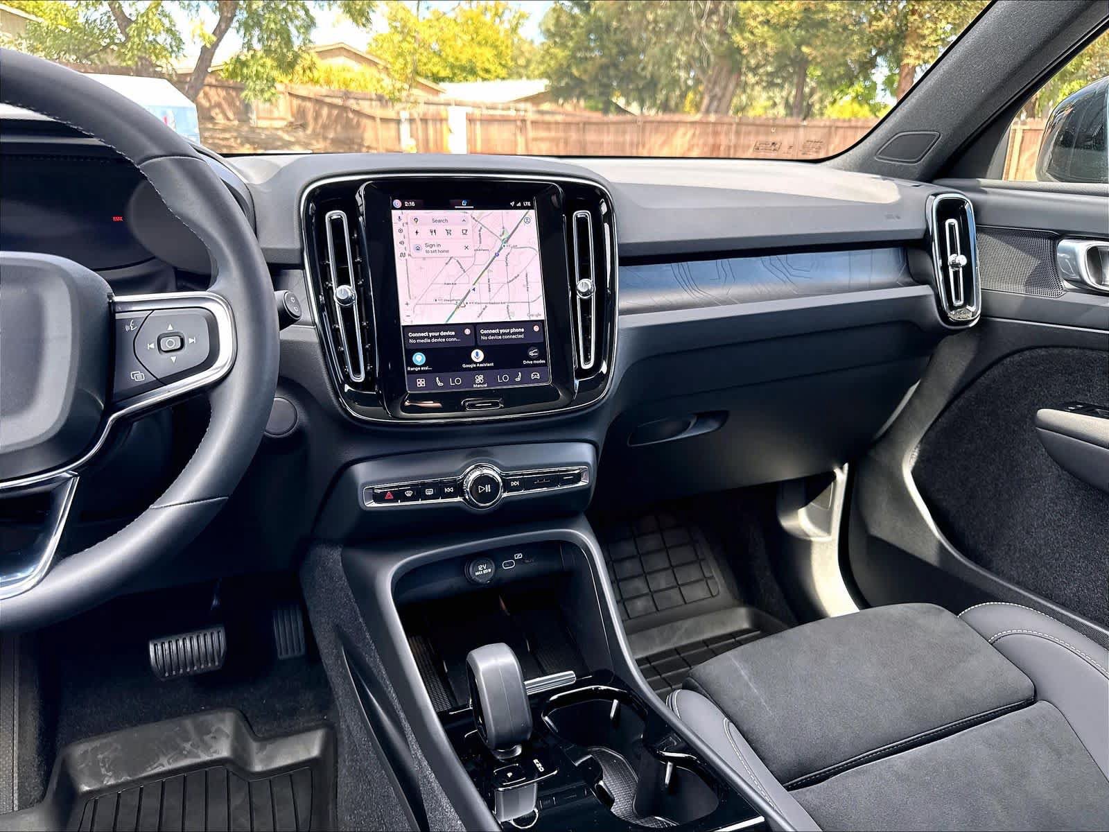 Used 2023 Volvo XC40 Recharge Plus w/ Protection Package Premier AWD/4WD image 9