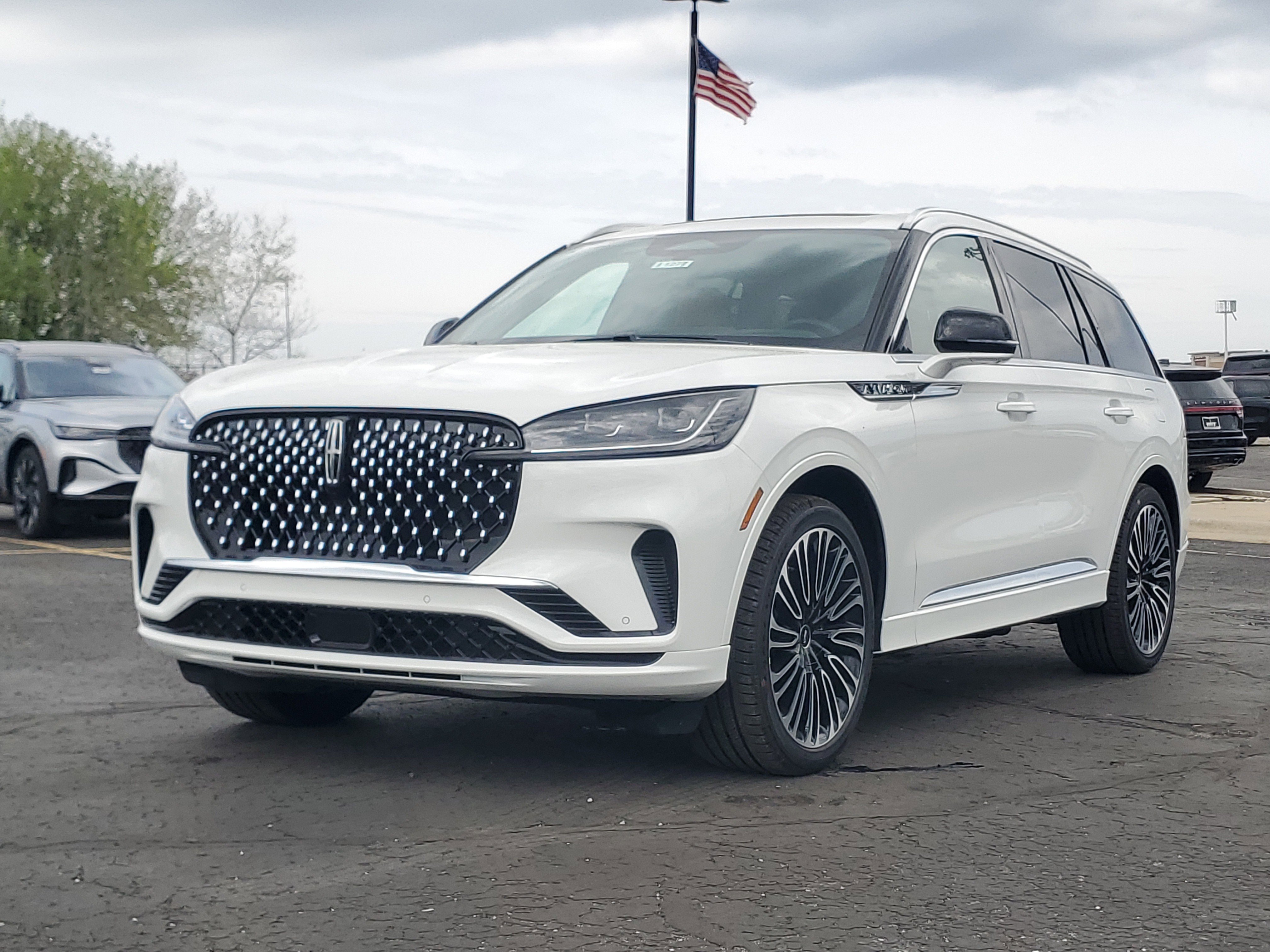 New 2026 Lincoln Aviator Black Label AWD/4WD image 2