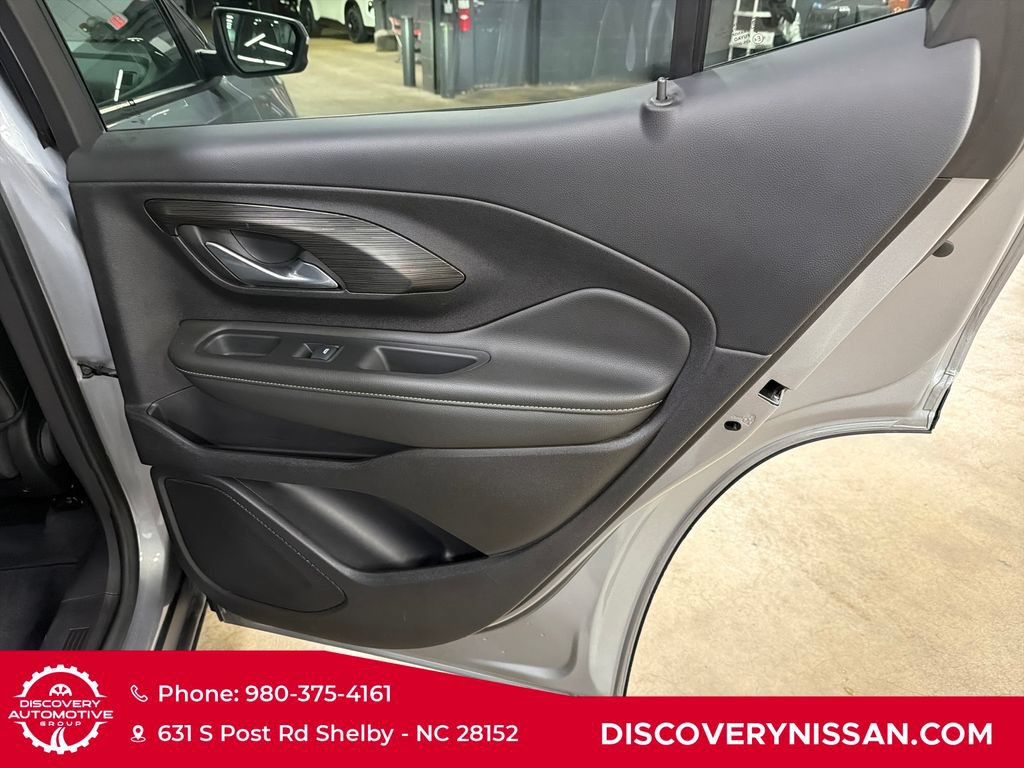 Used 2024 GMC Terrain SLT AWD/4WD image 38