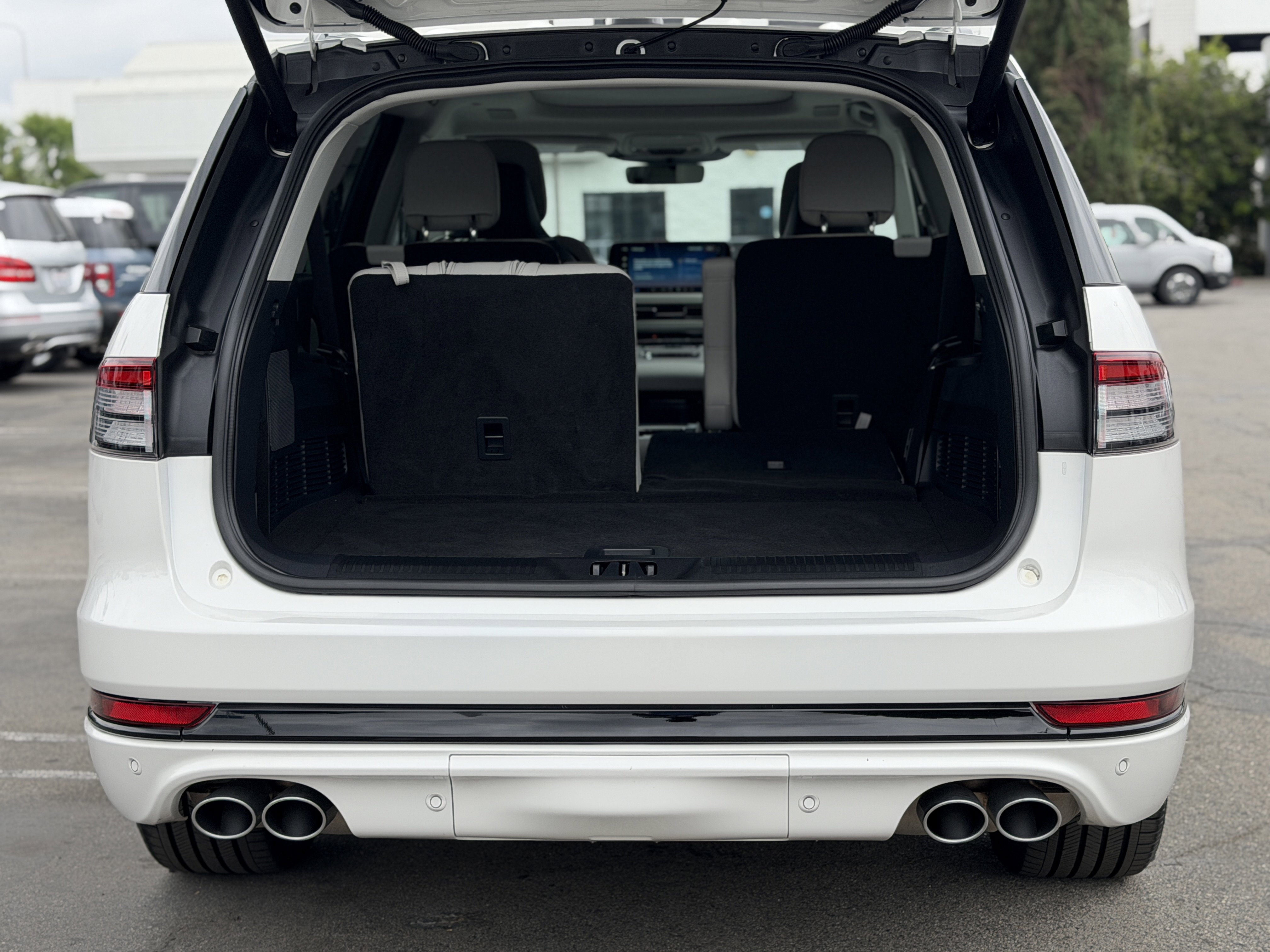 Used 2025 Lincoln Aviator Reserve w/ Equipment Group 201A AWD/4WD image 7