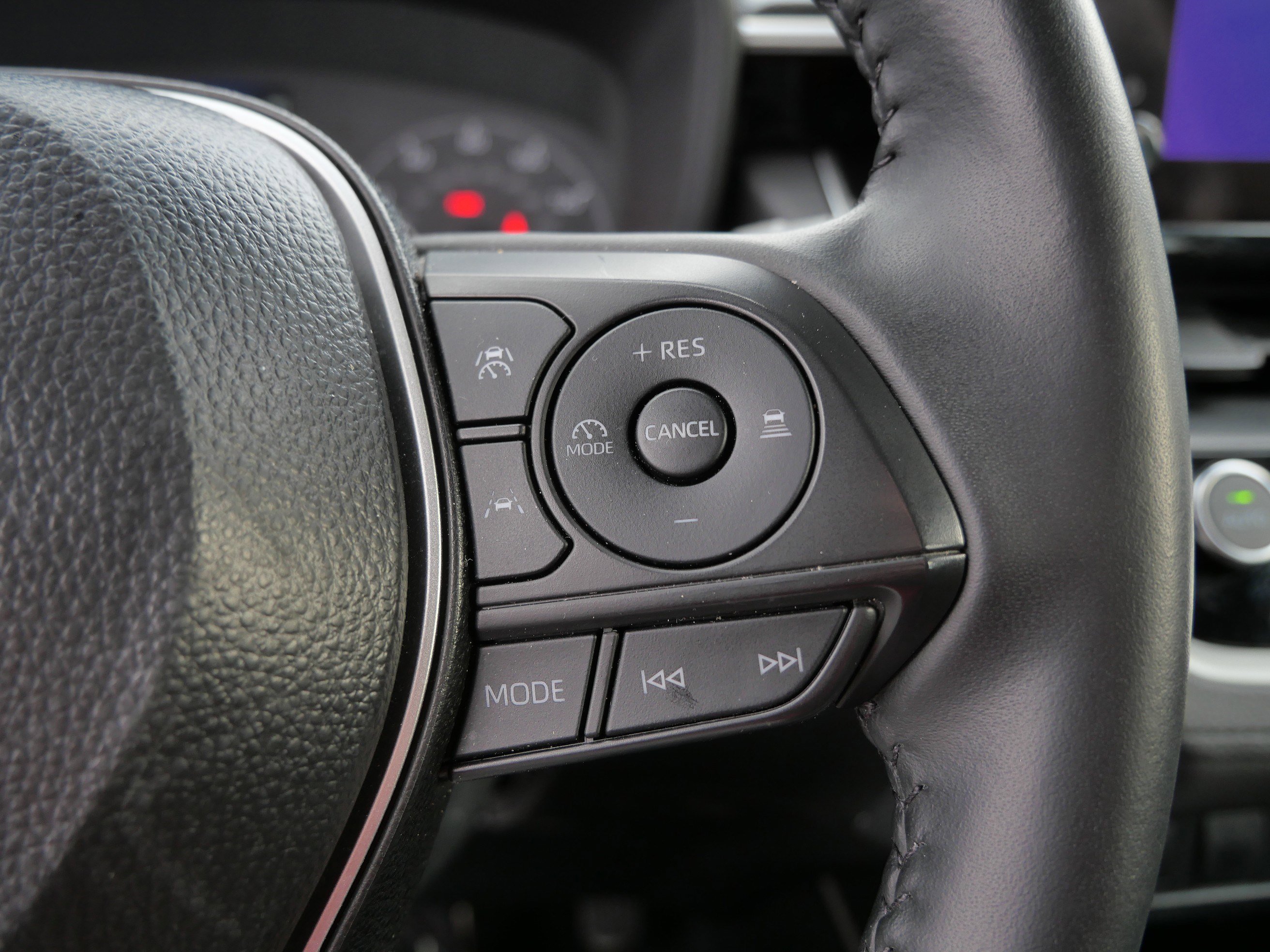 Certified 2025 Toyota Corolla Cross LE image 29