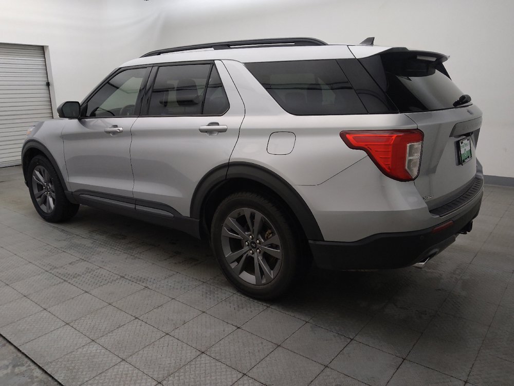 Used 2021 Ford Explorer XLT w/ Equipment Group 202A AWD/4WD image 3