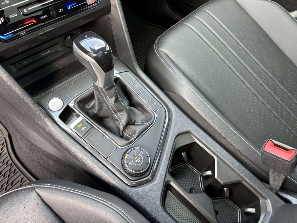 Used 2023 Volkswagen Tiguan SE R-Line image 23