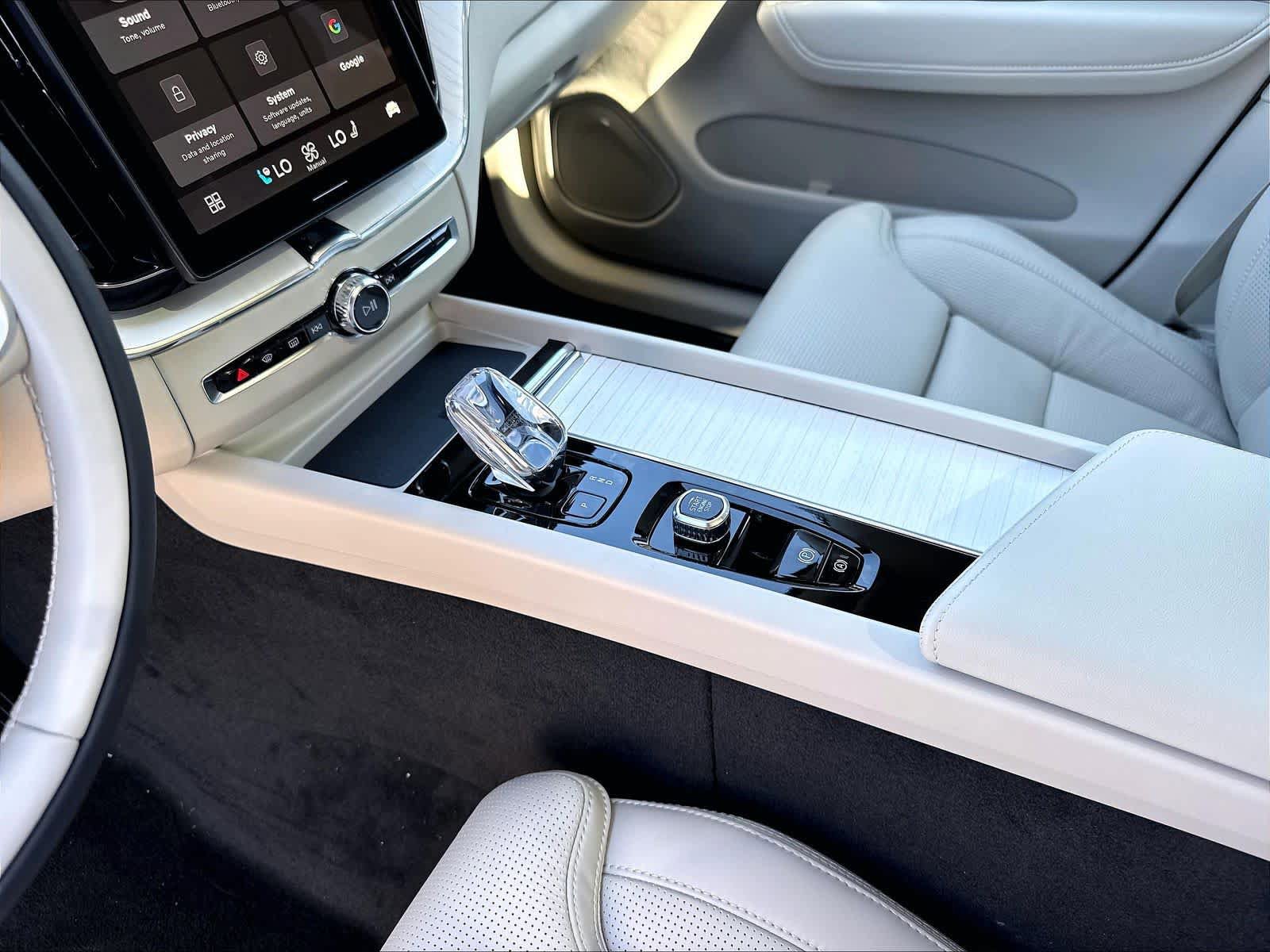 New 2026 Volvo XC60 B5 Ultra w/ Climate Package AWD/4WD image 10