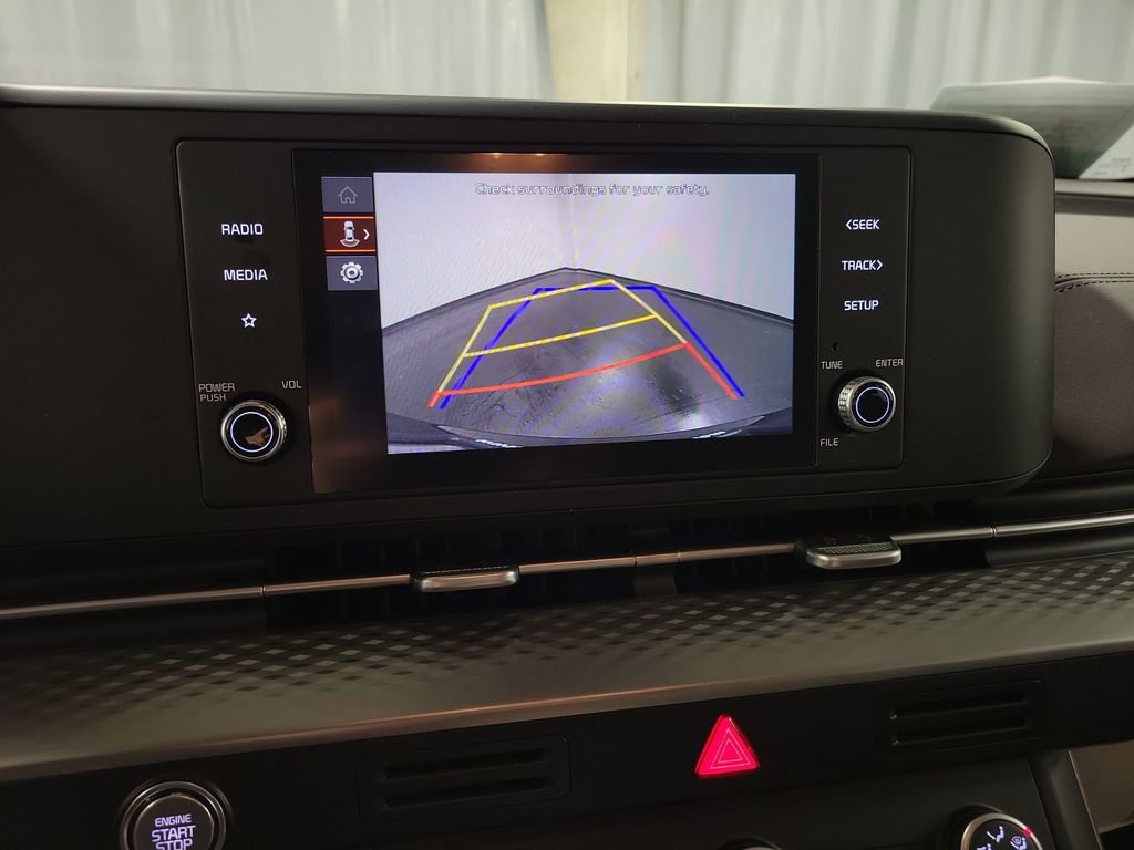 Used 2024 Kia Carnival LX image 17