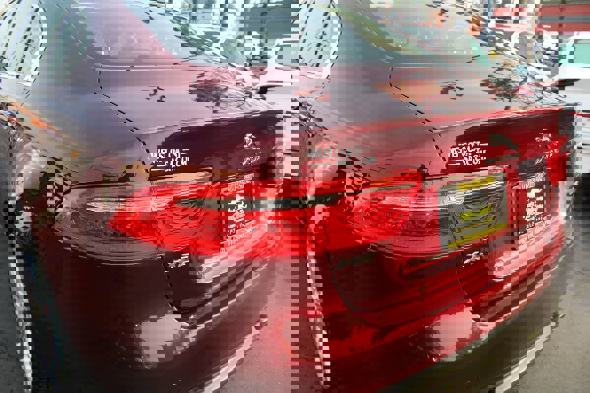 Used 2017 Jaguar XE Prestige image 17