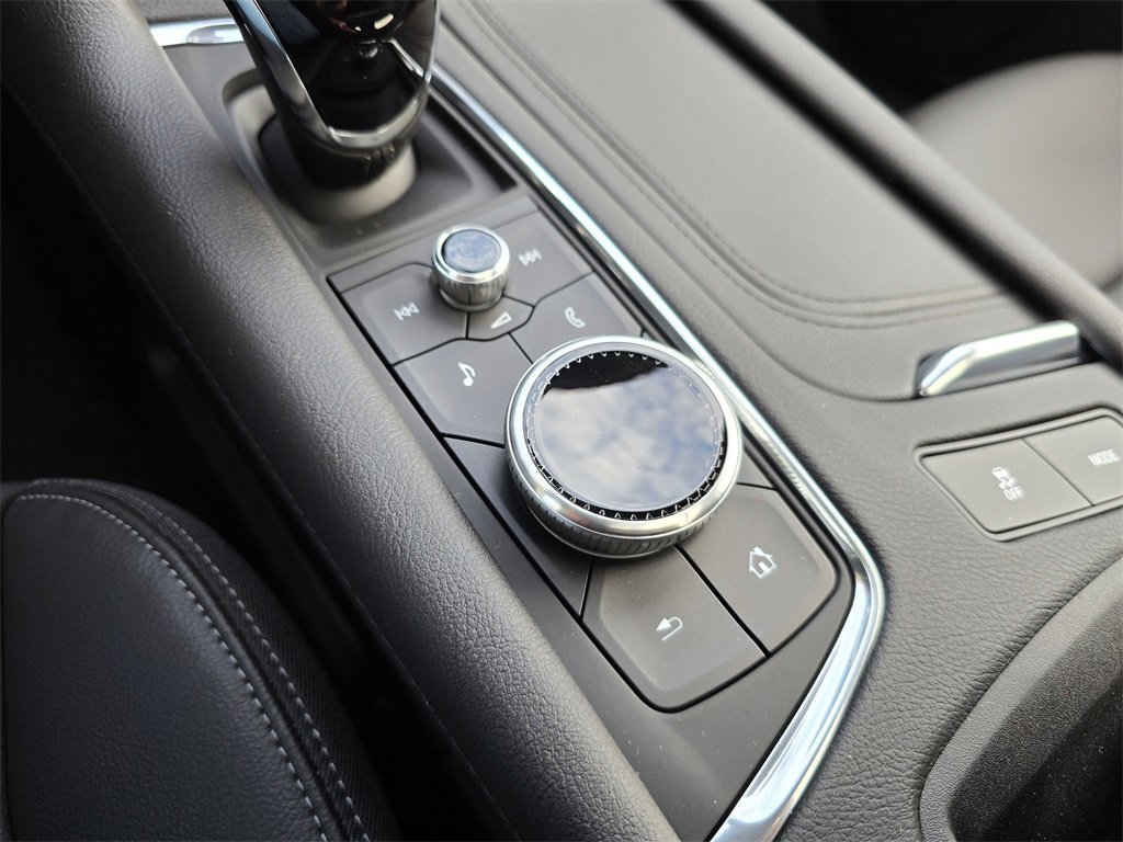 New 2025 Cadillac XT6 Luxury image 30