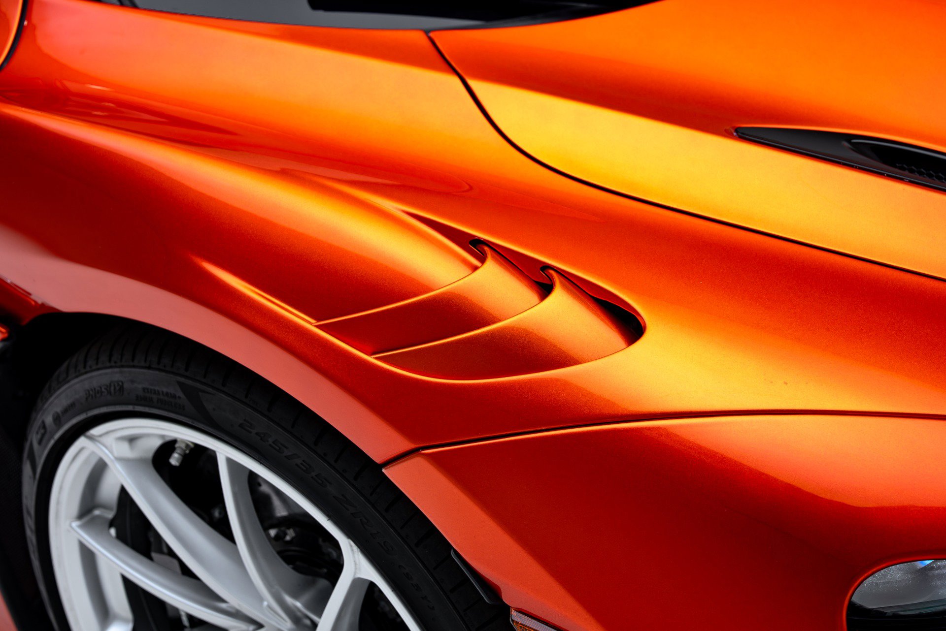 Used 2024 McLaren 750S Spider RWD image 17