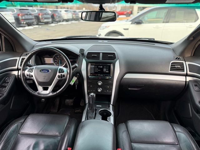 Used 2015 Ford Explorer XLT w/ Equipment Group 202A image 2