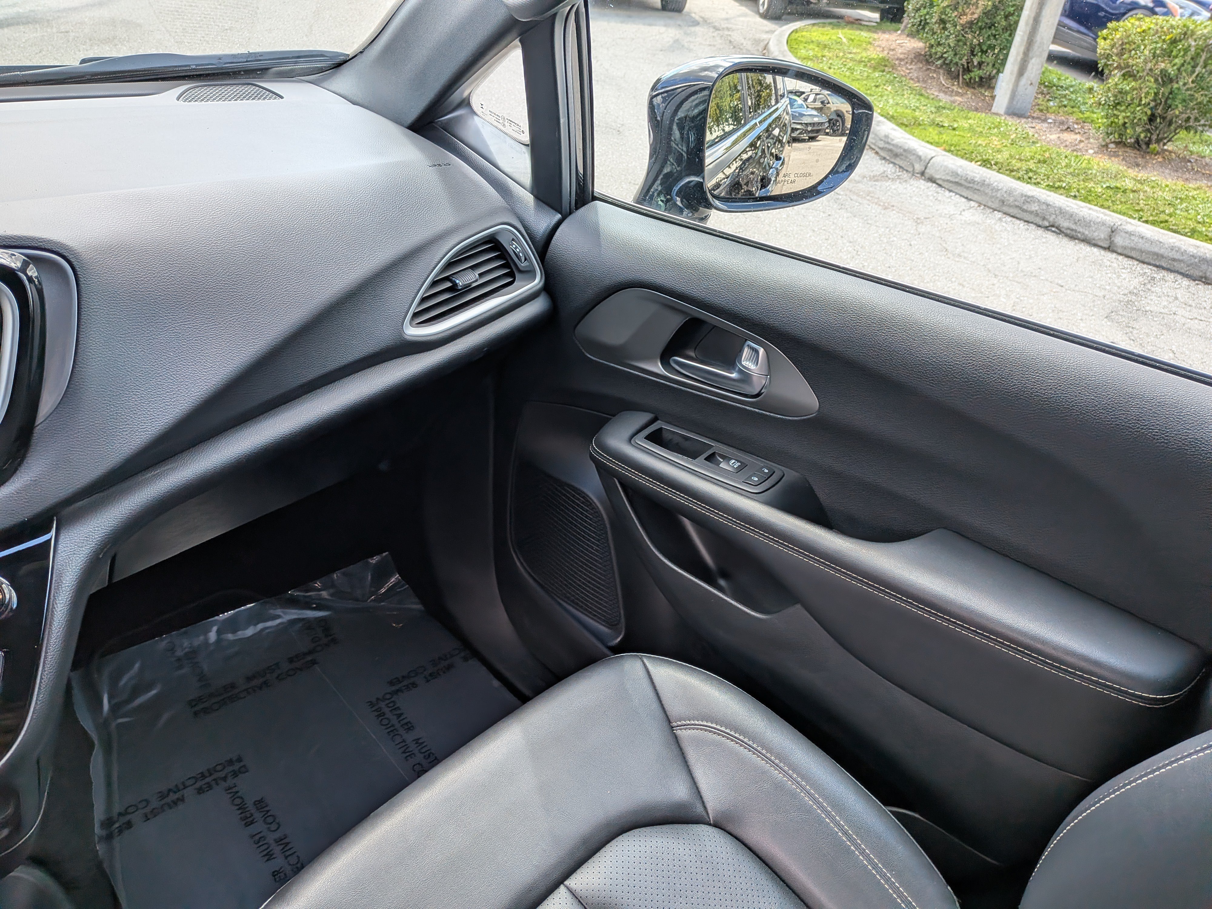 Used 2025 Chrysler Pacifica Select FWD image 19