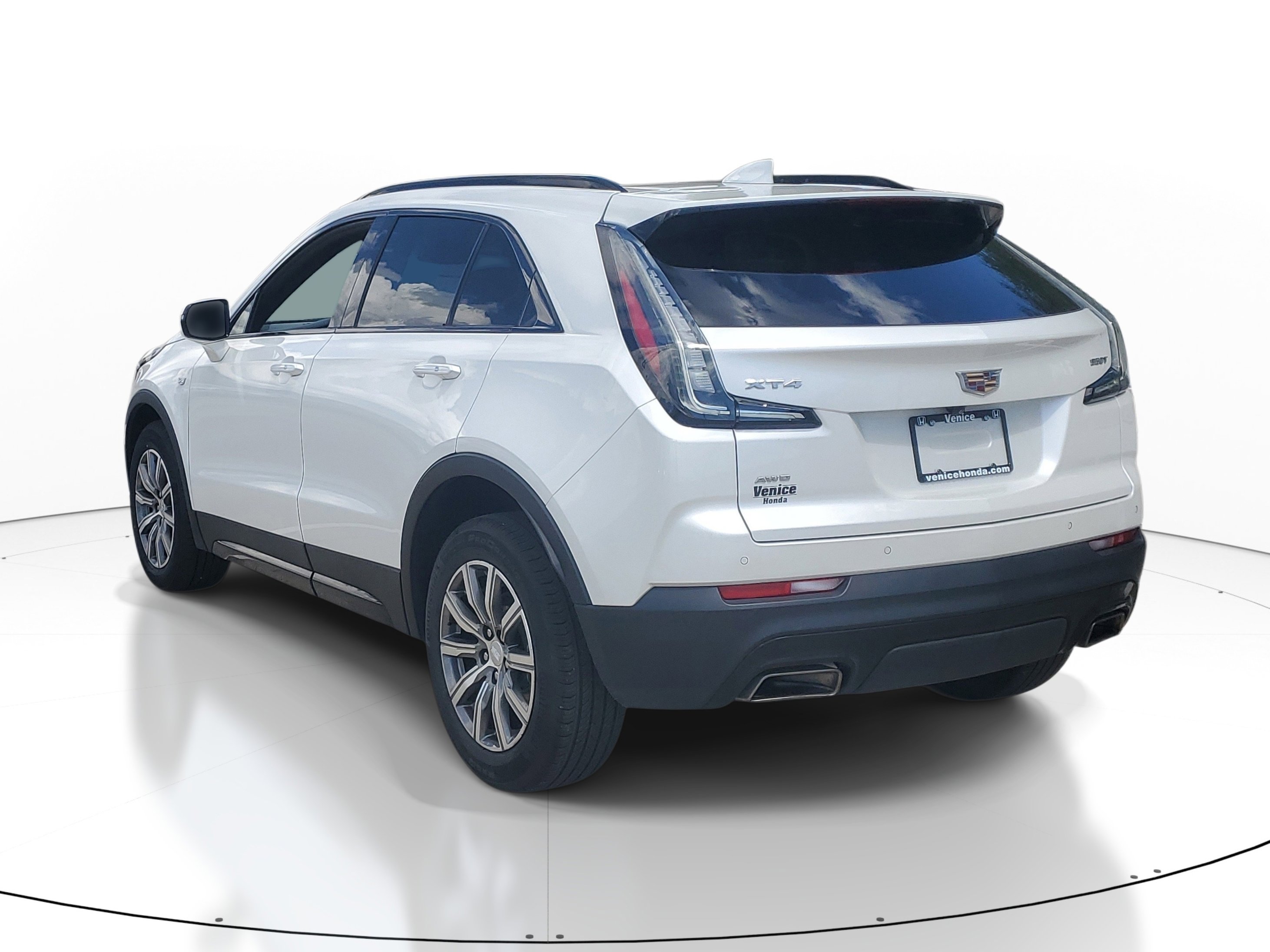 Used 2022 Cadillac XT4 Sport w/ Cold Weather Package image 4