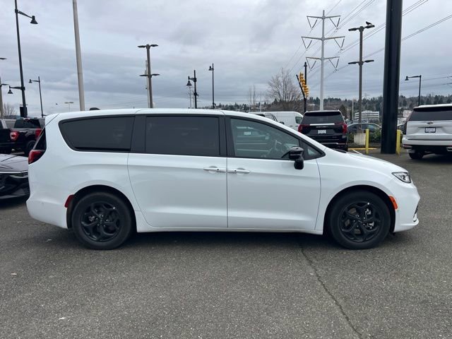 Used 2024 Chrysler Pacifica Select image 5