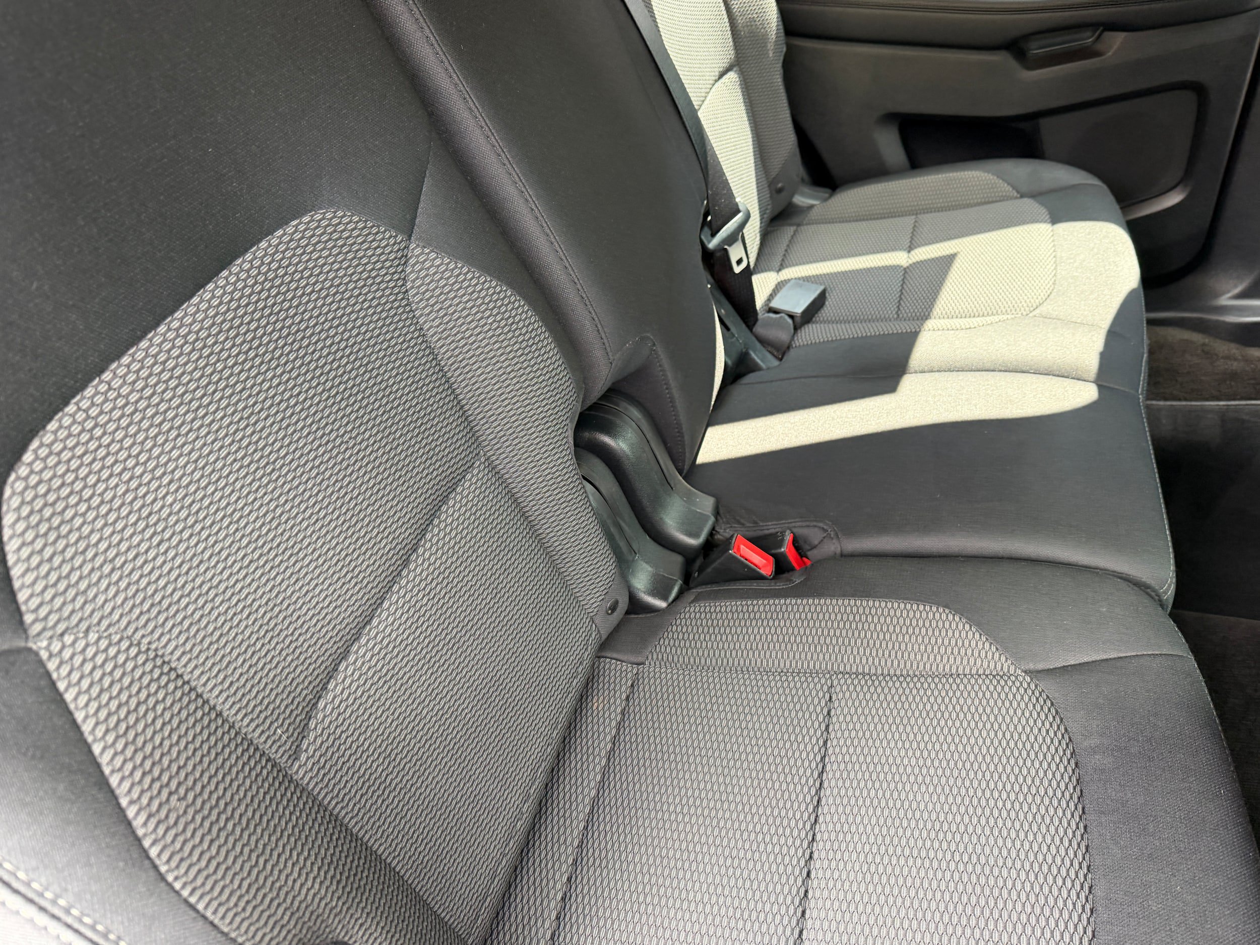 Used 2018 Ford Explorer XLT AWD/4WD image 16
