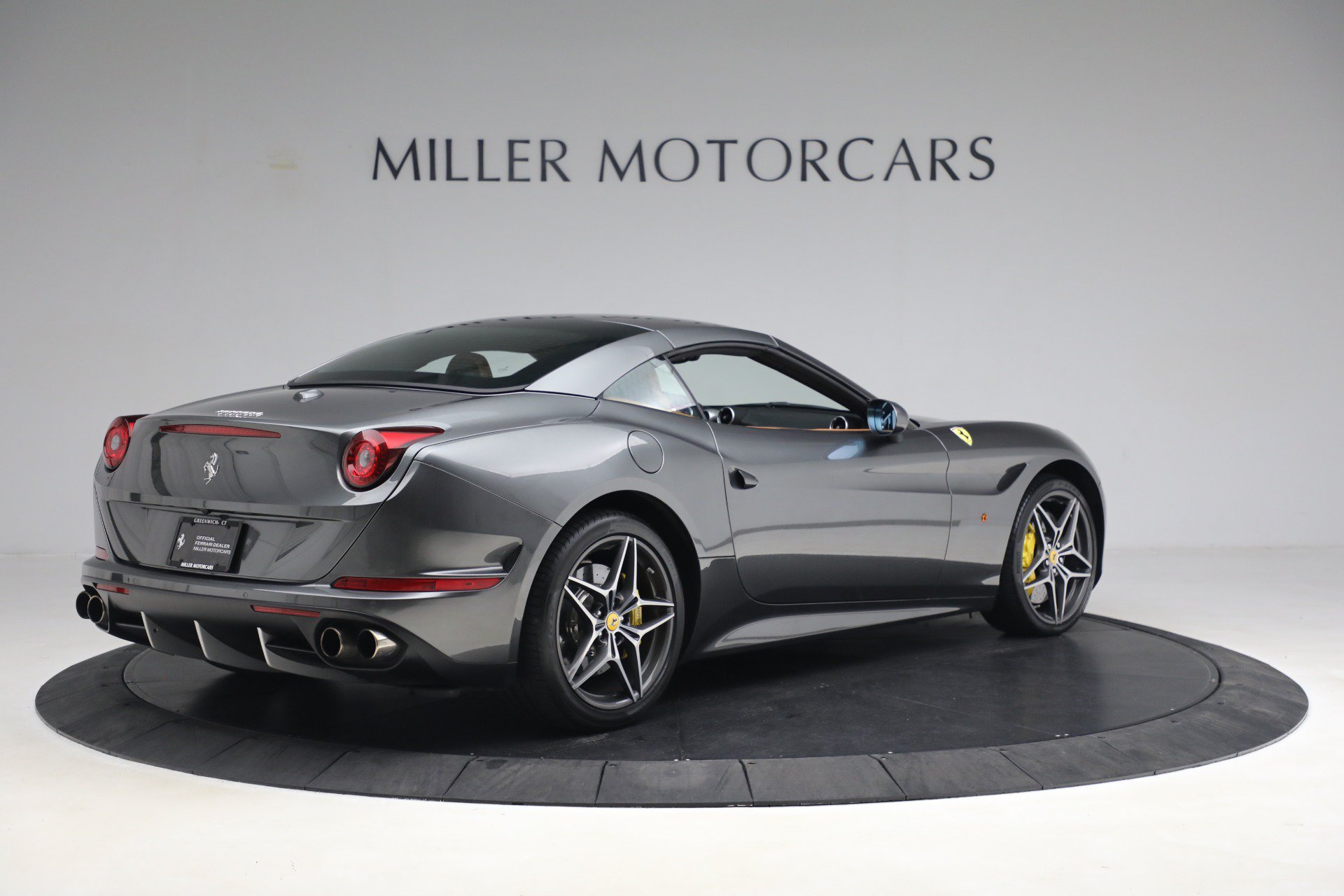 Certified 2017 Ferrari California T RWD image 13