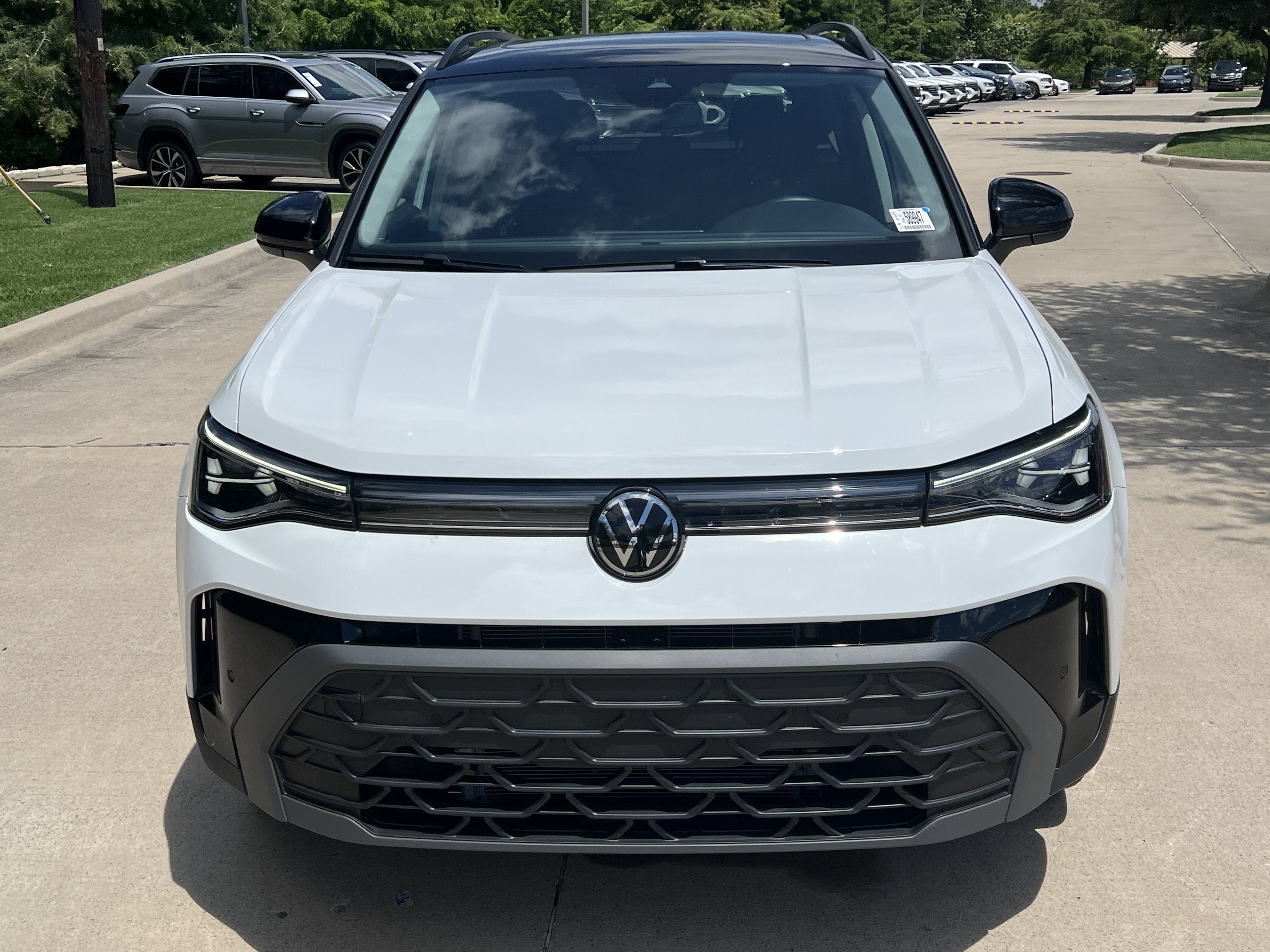 Certified 2025 Volkswagen Taos SE AWD/4WD image 3