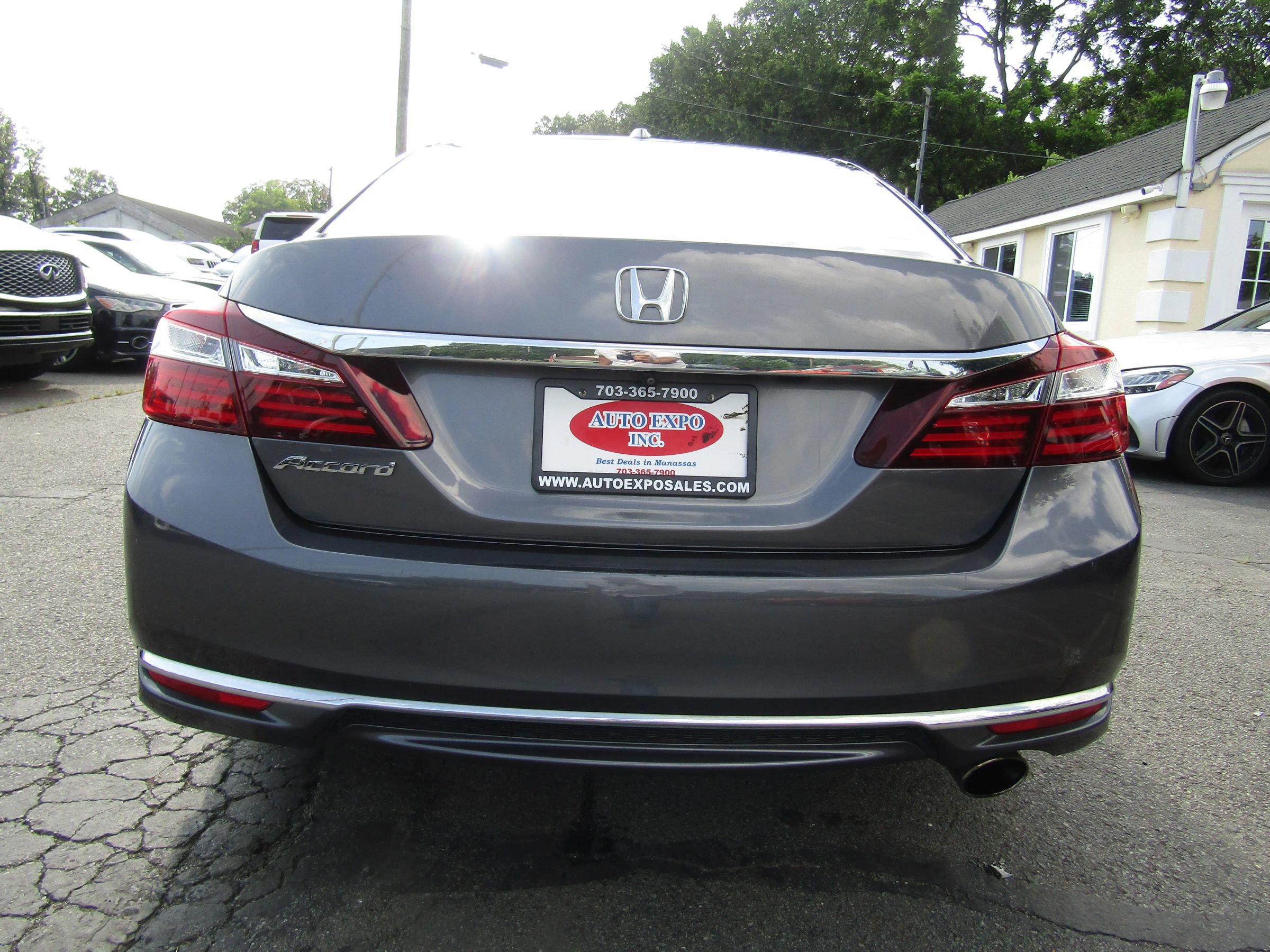 Used 2017 Honda Accord EX-L image 7