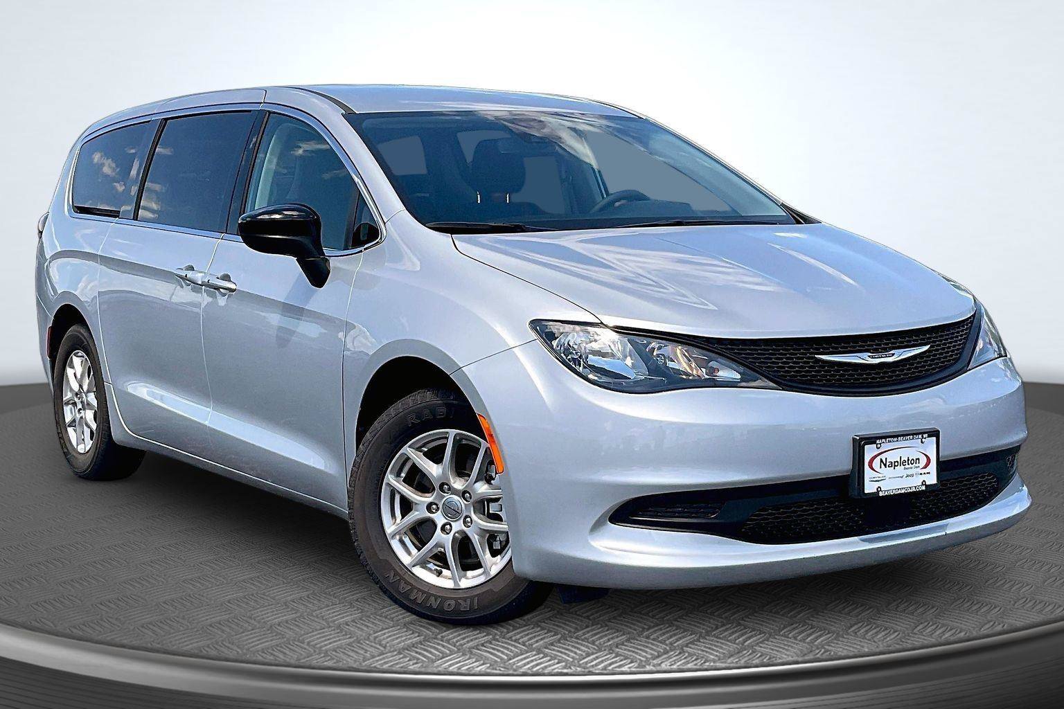 Used 2024 Chrysler Voyager LX FWD image 13