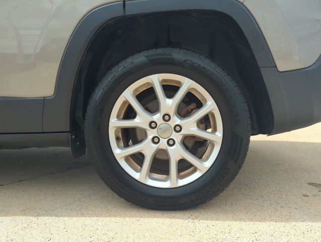 Used 2017 Jeep Cherokee Latitude FWD image 22