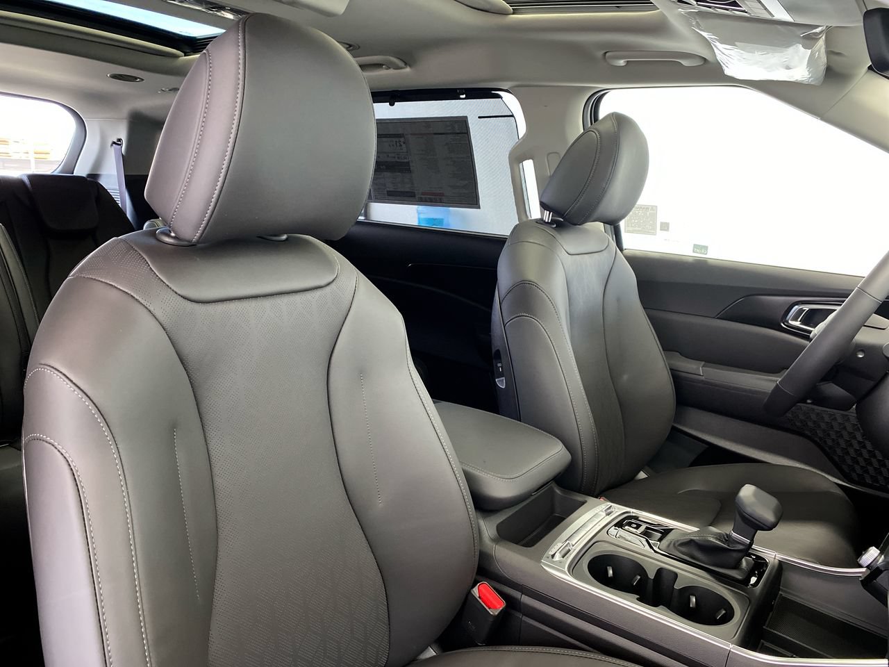 New 2027 Kia Carnival SX w/ Dark Edition Package FWD image 32