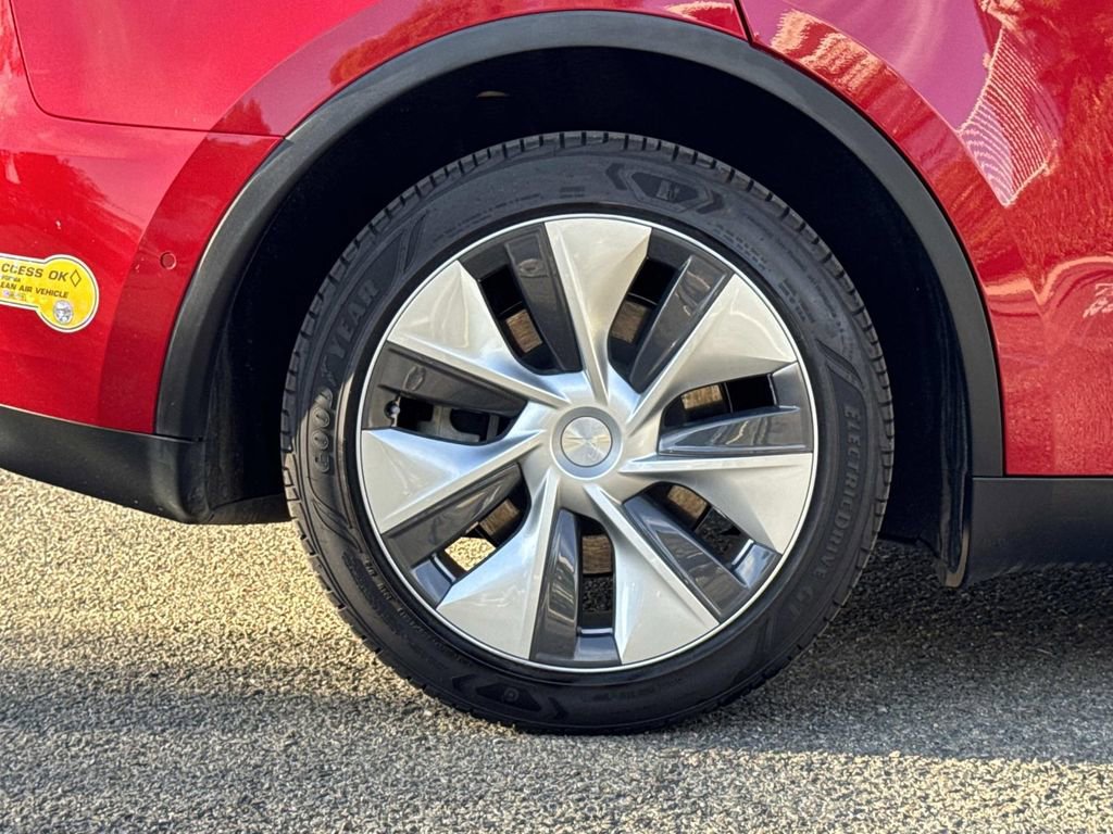 Used 2021 Tesla Model Y Long Range image 30