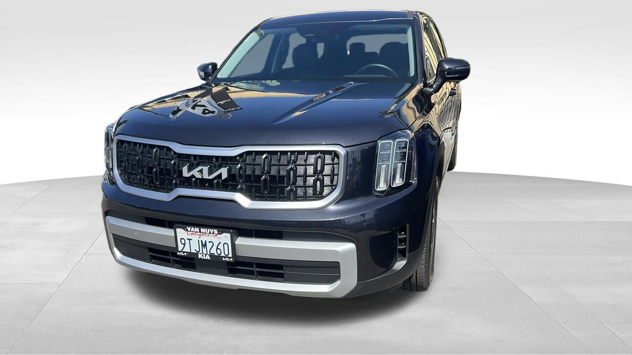 Used 2025 Kia Telluride LX FWD image 2