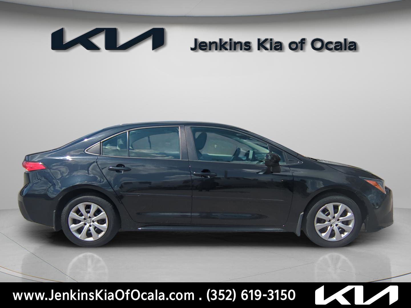Used 2022 Toyota Corolla LE image 2