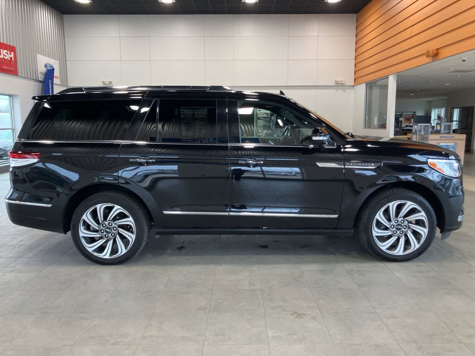 Used 2023 Lincoln Navigator Reserve w/ Equipment Group 201A image 4