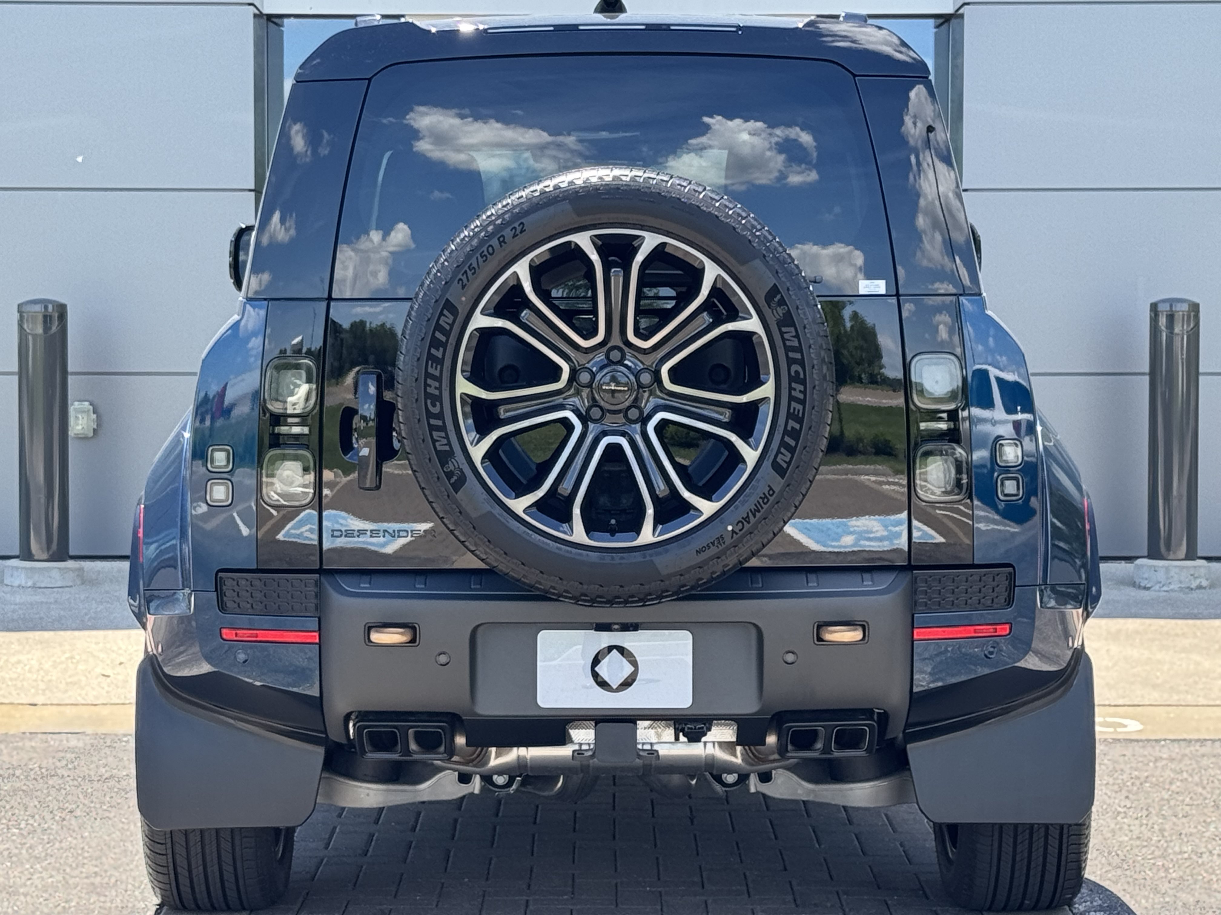 New 2026 Land Rover Defender 110 OCTA AWD/4WD image 7