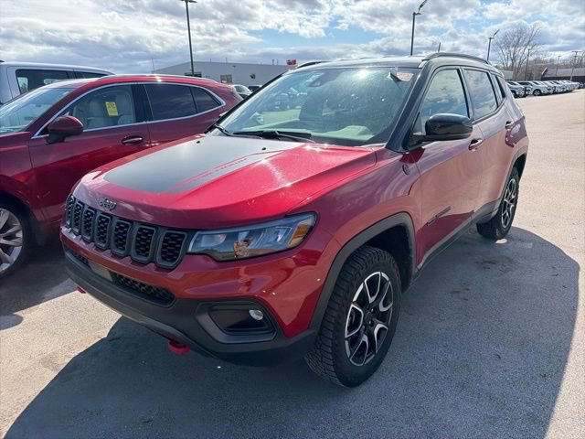 Used 2025 Jeep Compass Trailhawk AWD/4WD image 3