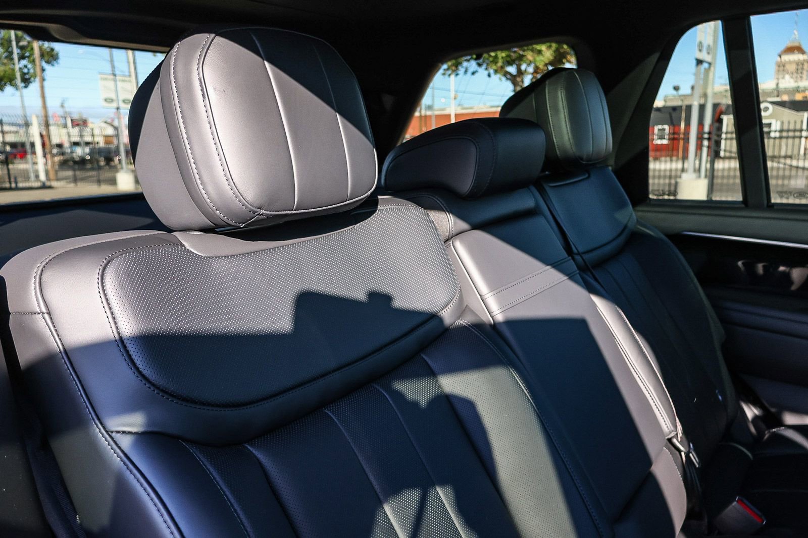 New 2026 Land Rover Range Rover Long Wheelbase SE image 21