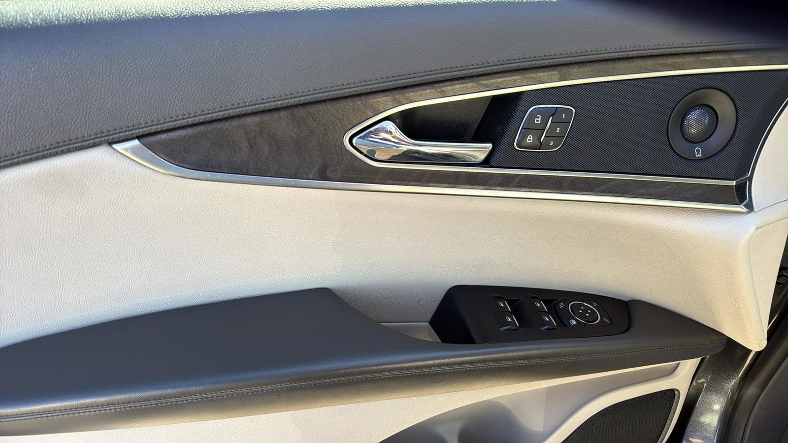 Used 2020 Lincoln Nautilus Reserve w/ Equipment Group 201A image 12