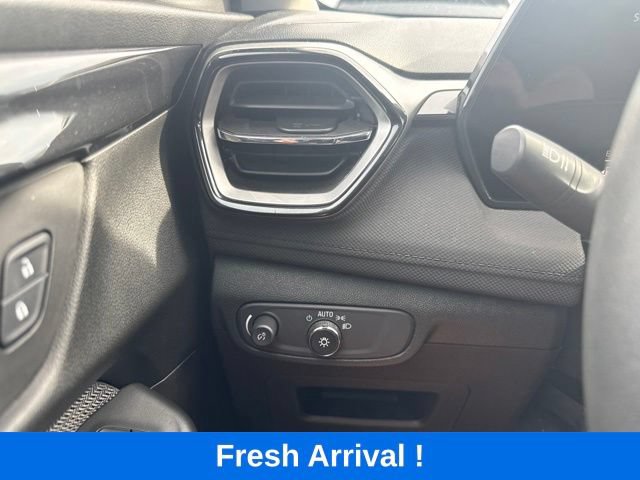 Used 2025 Chevrolet TrailBlazer LT FWD image 9