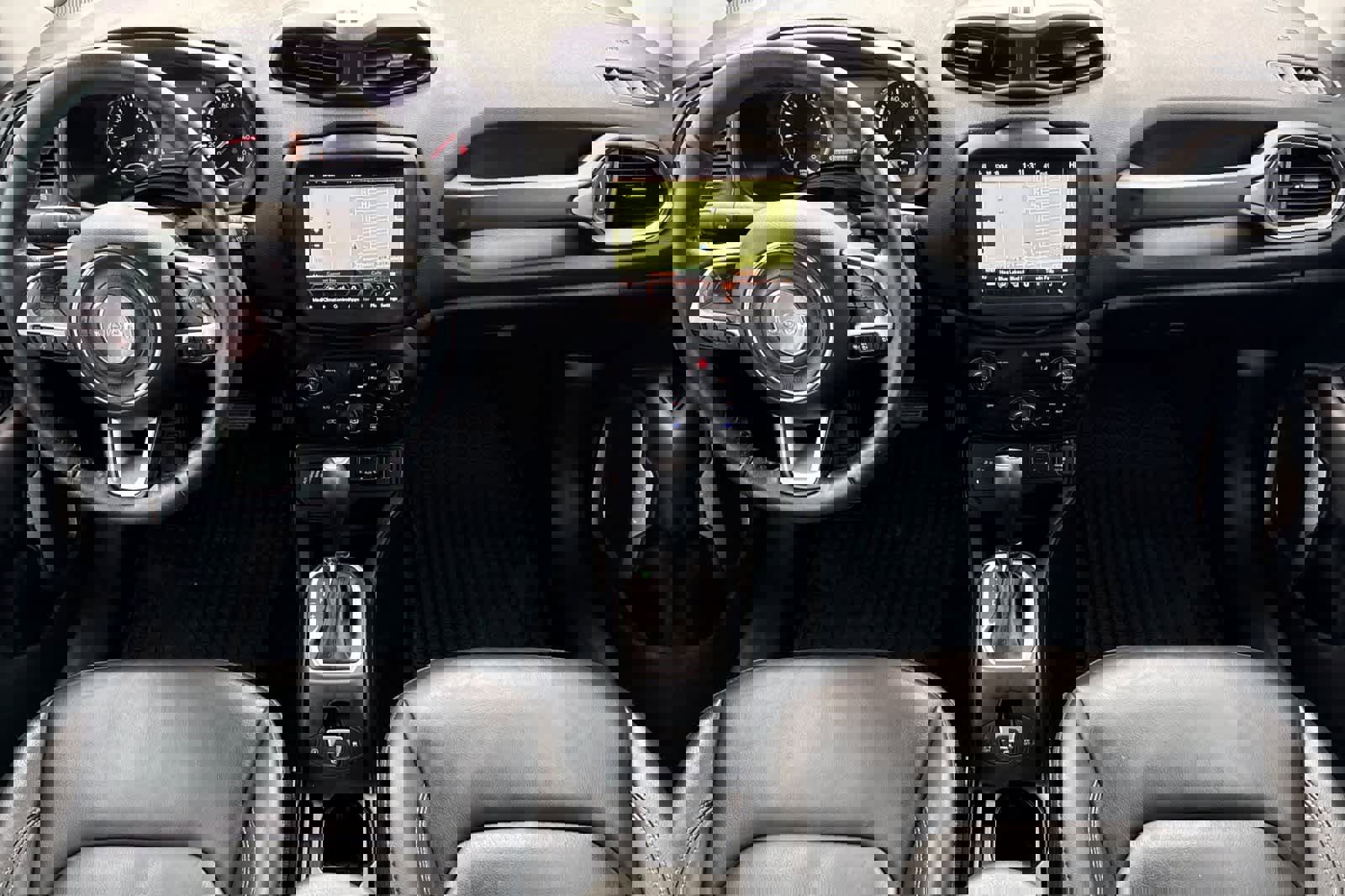 Used 2023 Jeep Renegade Limited image 3