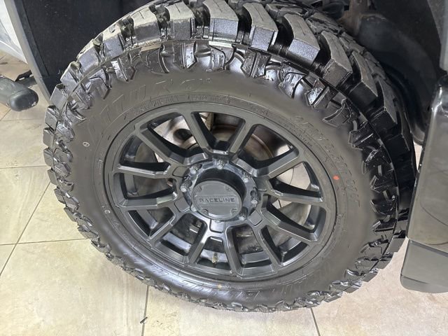 Used 2024 Chevrolet Silverado 2500 Custom w/ Custom Convenience Package image 4